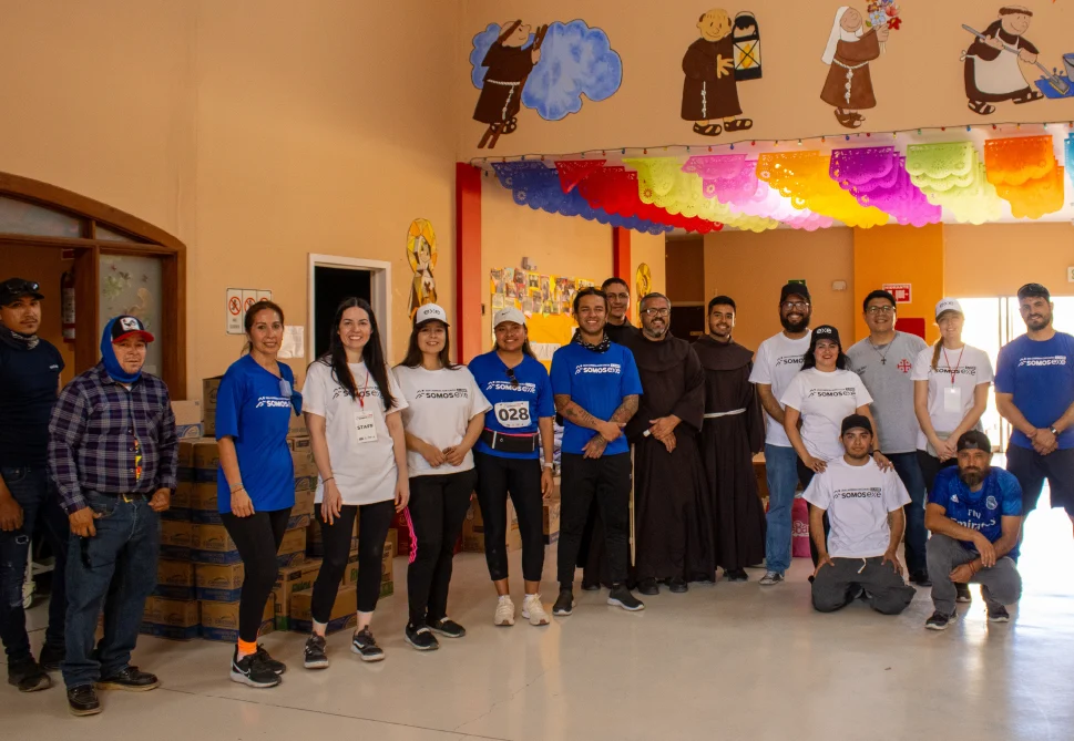 Casa de paco recibiendo donativos de EXE y Grupo Hermosillo