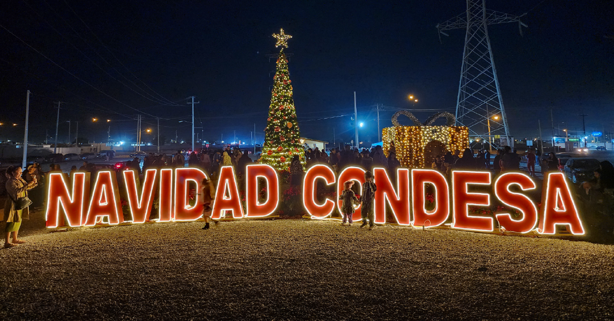 http://Fotografía%20de%20la%20decoración%20para%20el%20evento%20del%20encendido%20del%20árbol%20navideño%20de%20Condesa.