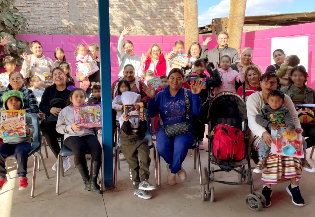 Comunidad de Mujeres Mujeres Líderes en Favor de la Democracia, A.C. felices por la caridad de Exe y Hermosillo.