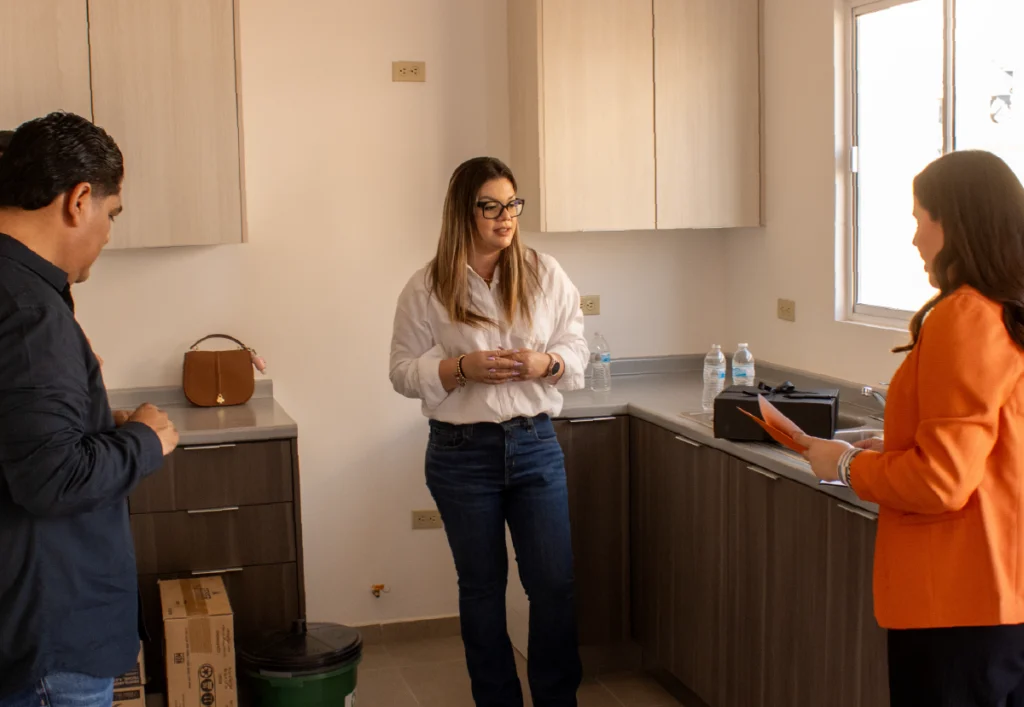 Entrega Casa 1000 Familia Estrenando Casa