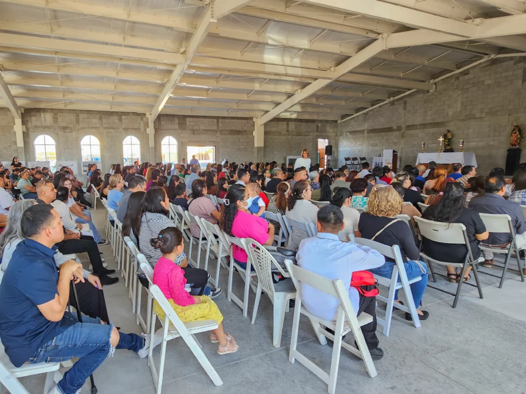 Asistentes en nuevo templo de privadas Condesa